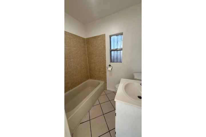 $1750 : RENTO UNIDAD DE UNA RECAMARA image 9