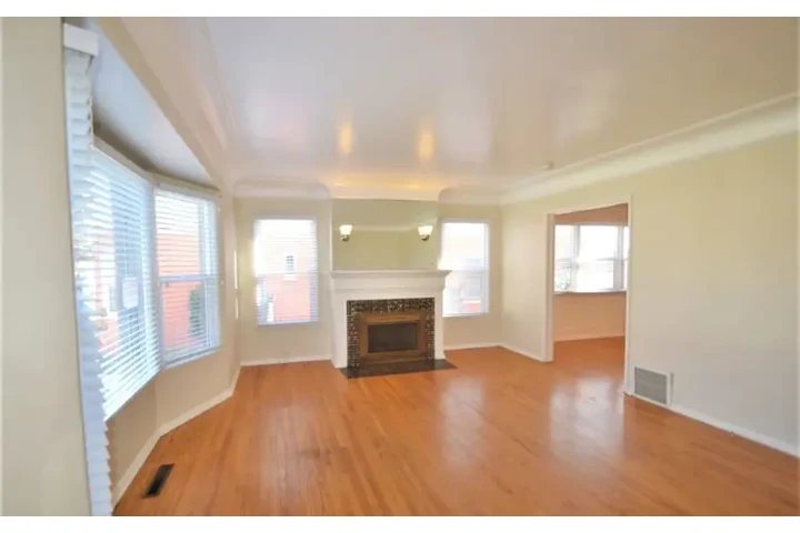 $2365 : 3 bedroom home in Los Angeles image 3