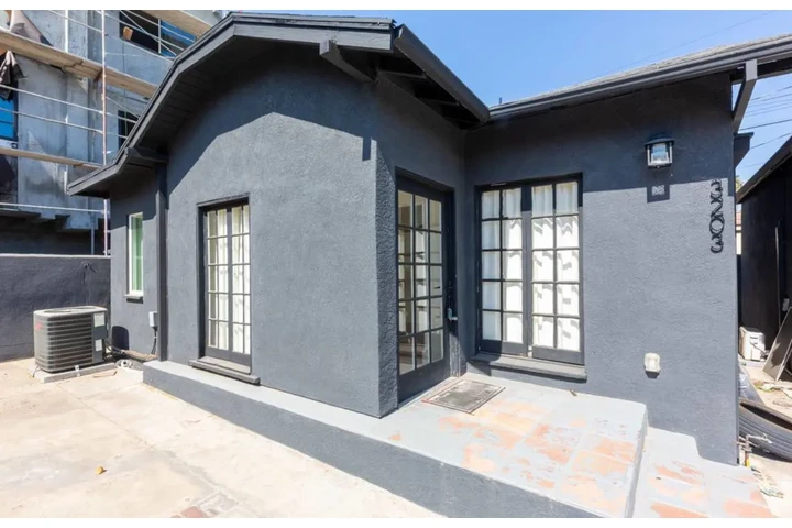 $2750 : modern amenities image 1