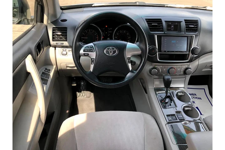 $12647 : 2013 Highlander Sport 4D SUV image 10