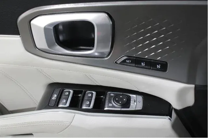 $27892 : Kia Sorento Plug-In Hybrid 2 image 7