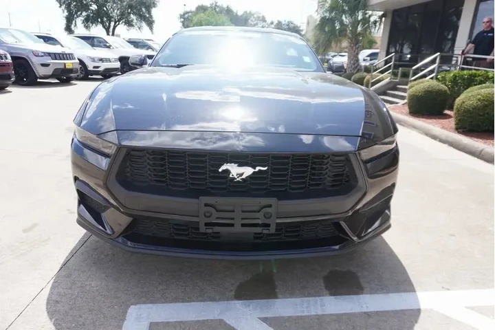 $32988 : Ford Mustang 2025 EcoBoost 2 image 2