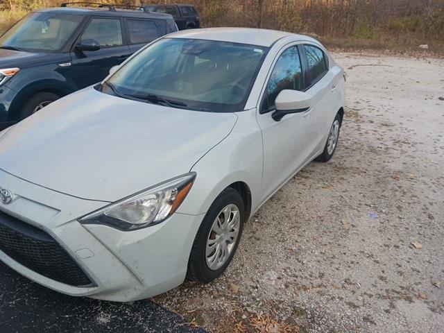 $12990 : Pre-Owned 2019 Yaris L image 8