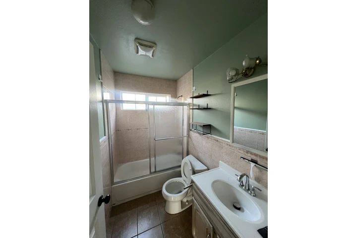 $2300 : Unidad: 2 recamaras, 1 baño image 9