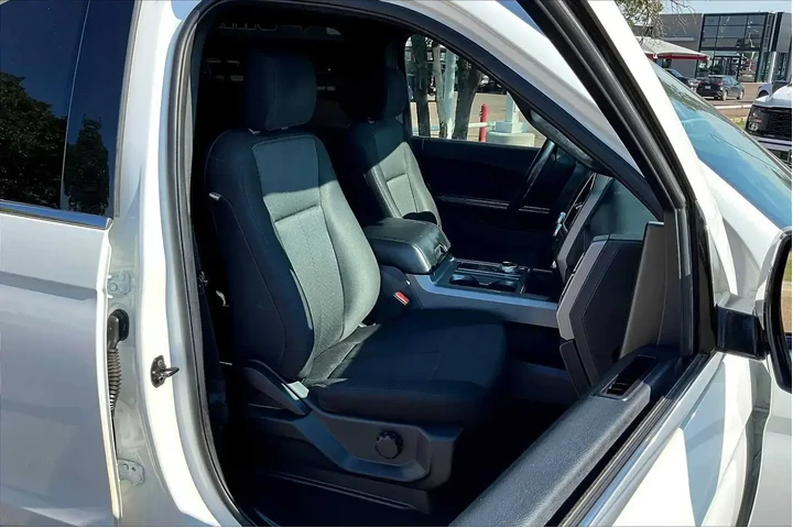 $25438 : Ford Expedition 2020 4x2 XLT image 8