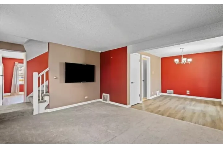 $1300 : Available 3Beds in Chicago, iL image 2