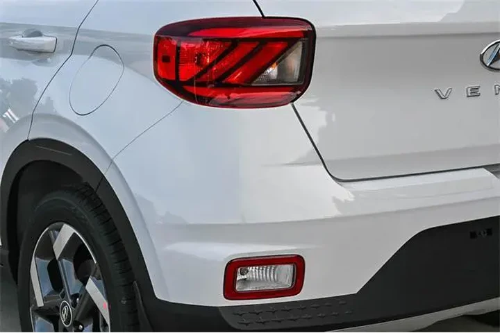 $25115 : Hyundai VENUE 2026 SEL 4dr C image 9