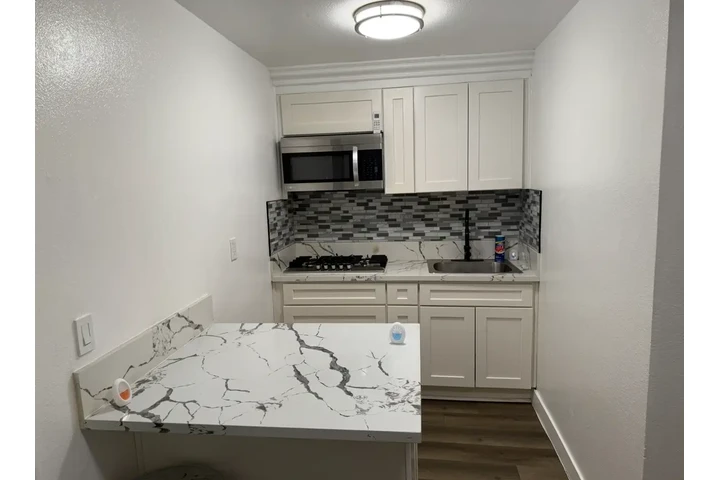$1400 : RENTO ESTUDIO COMPTON CA image 1