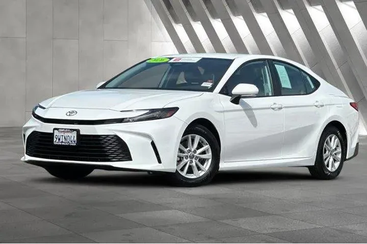 $29900 : Toyota Camry 2026 LE 4dr Sed image 2