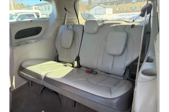 $12995 : 2017 PACIFICA image 9