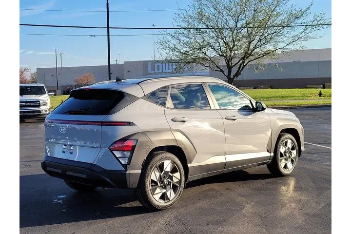 $24798 : Hyundai KONA 2025 SEL 4dr Cr image 3