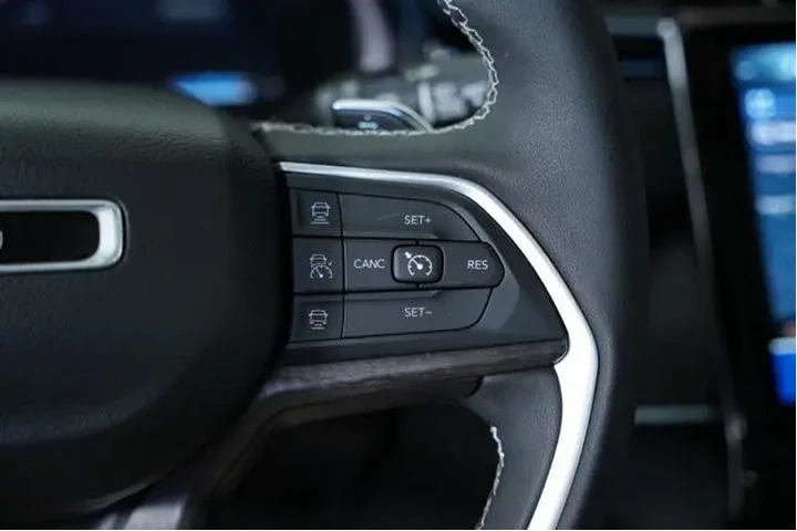 $27779 : Jeep Grand Cherokee 2023 4x4 image 6