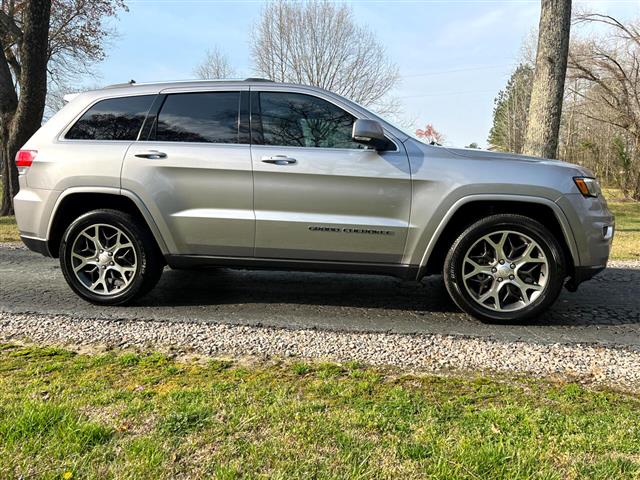 $20977 : 2018 Grand Cherokee Limited image 8