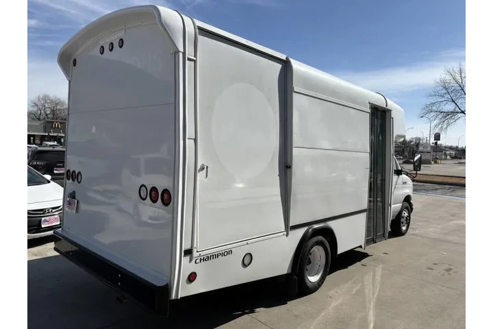 $20990 : 2006 E-Series E-450 SD image 7
