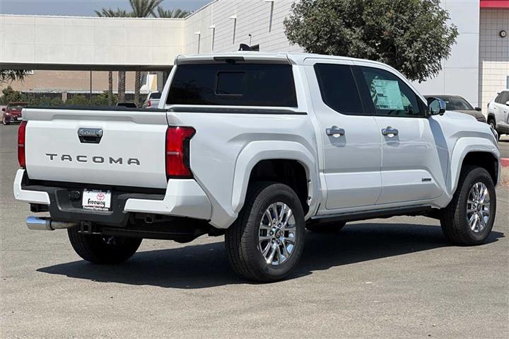 $55528 : New 2024 Tacoma Limited Doubl image 4