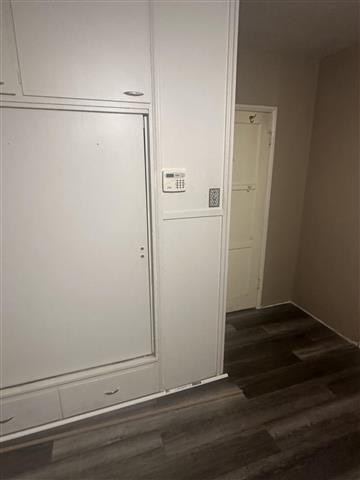 $8000 : CUARTO EN RIVERSIDE PARA HOMBR image 7