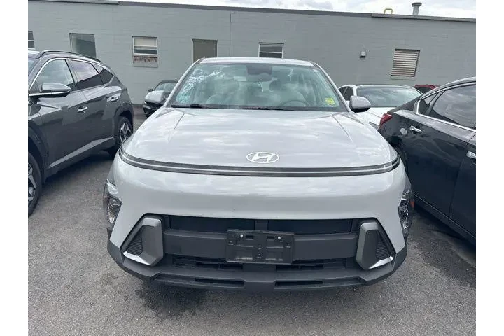 $21999 : Hyundai KONA 2024 AWD SE 4dr image 2