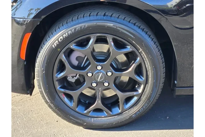 $22264 : Chrysler 300 2019 AWD S 4dr image 9