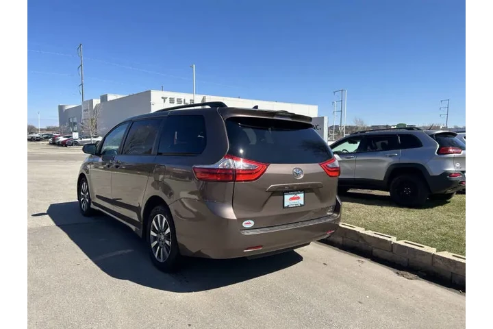 $17900 : 2020 Sienna LE 7-Passenger image 4