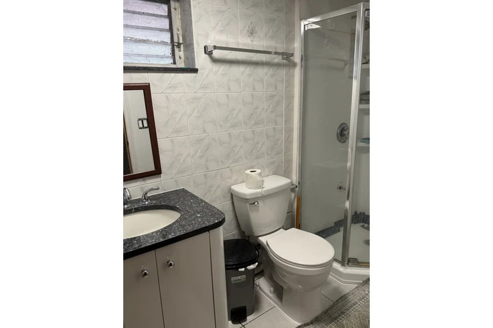 $1450 : Rento cuarto Semi estudio image 3