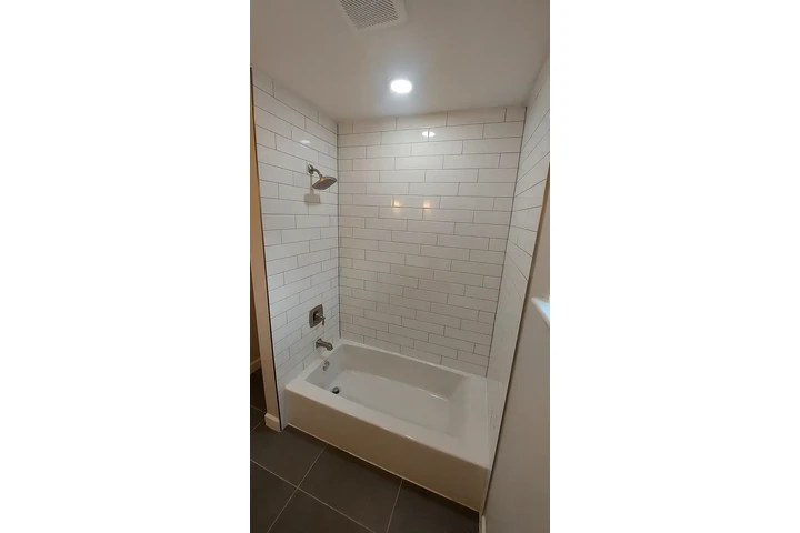 $1575 : Modern 2BD 1BT available image 8