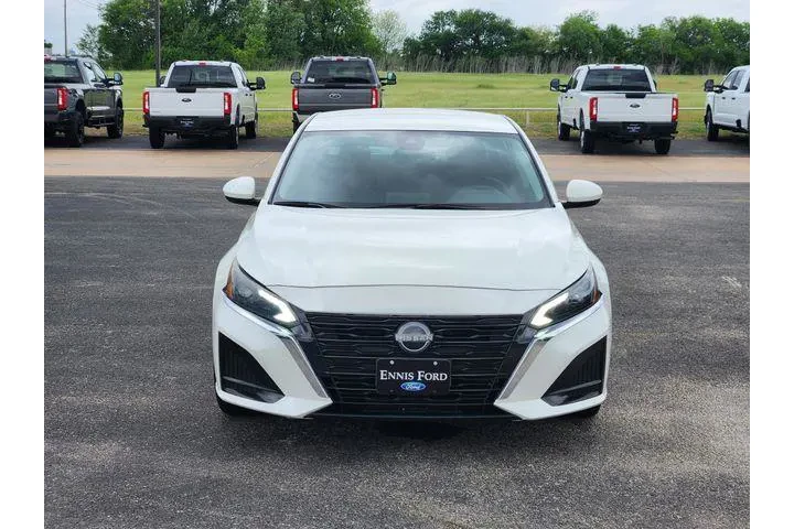 $19995 : Nissan Altima 2023 2.5 SV 4d image 2
