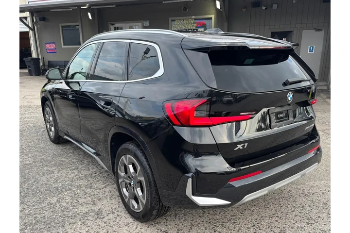 2025 BMW X1 xDrive28i image 4
