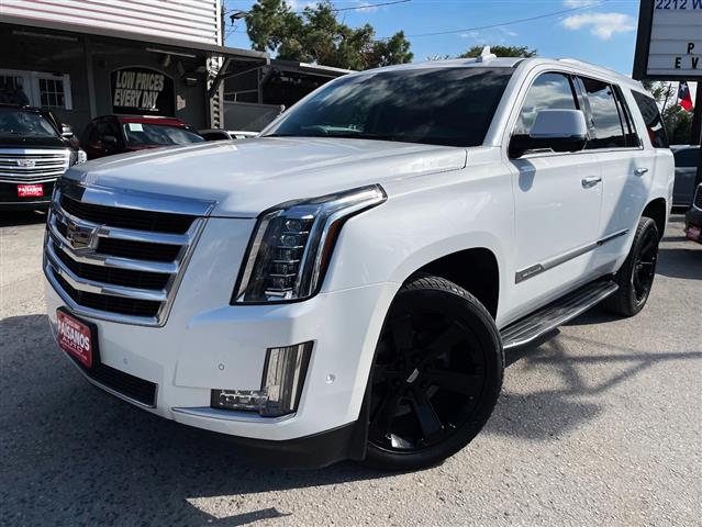 2017 Escalade 4WD 4dr Luxury image 1