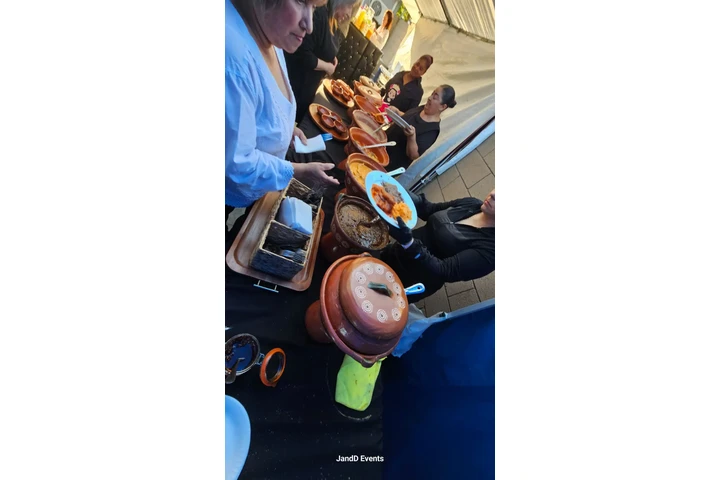 Tacos de guisados con tortilla image 9
