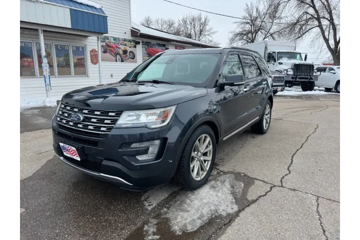 $15990 : 2017 Explorer Limited image 3