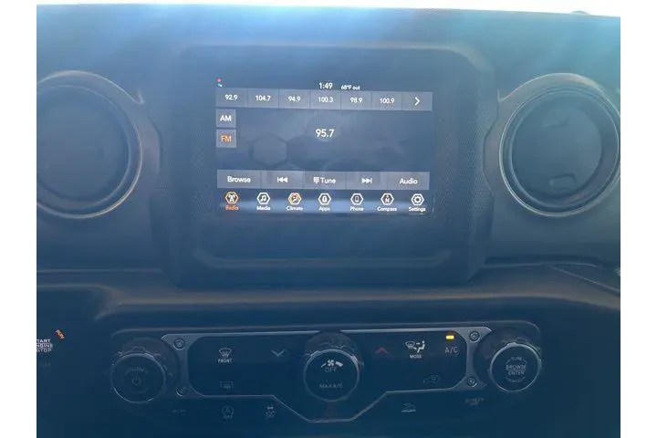 $25995 : Jeep Wrangler Unlimited 2022 image 8