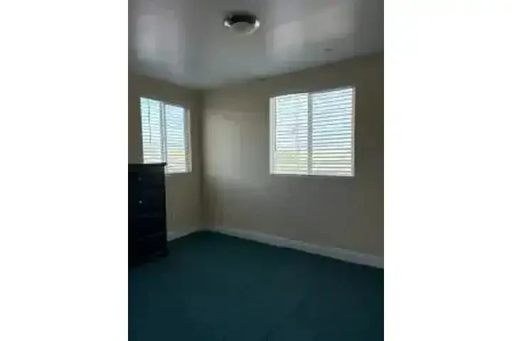 RECÁMARA 📍76th y Central Ave image 2