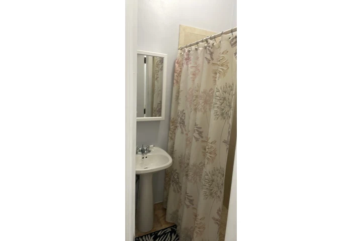 $1100 : Rento efficiency image 7