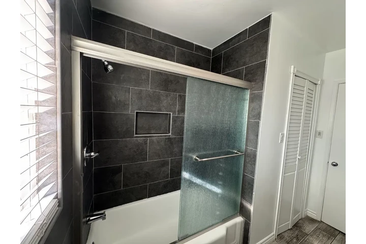 $3750 : Casa de Renta en Bellflower Ca image 6