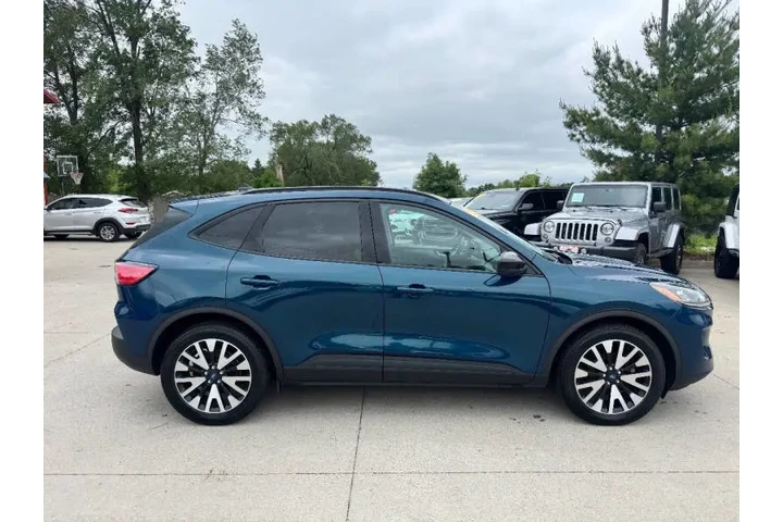 $13950 : 2020 Escape Hybrid SE Sport image 5
