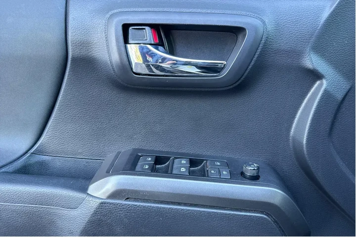 $33875 : Toyota Tacoma 2022 4x2 TRD S image 9