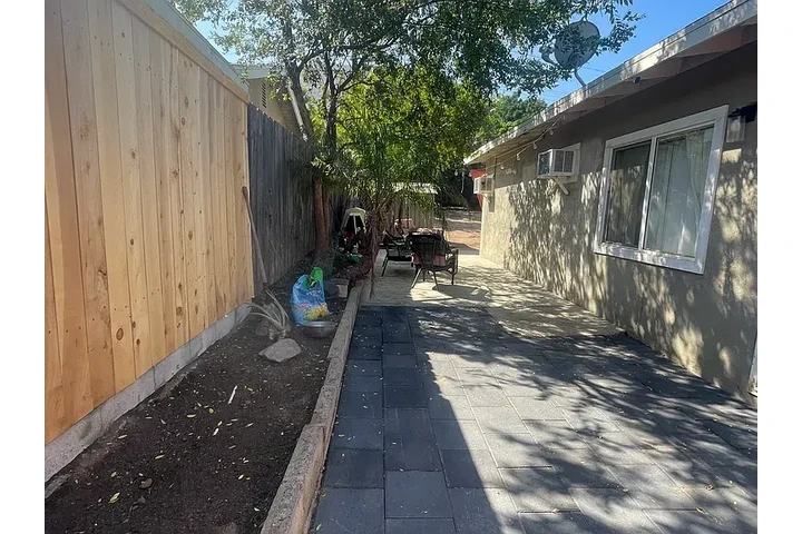 $1250 : Modern 1bd 1ba @ Riverside image 2