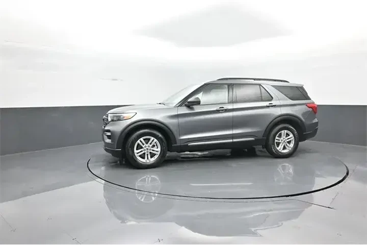 $29695 : Ford Explorer 2022 AWD XLT 4 image 4