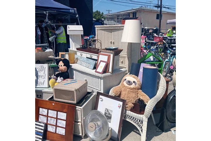 $3 : Venta de Garaje Multifamiliar image 6