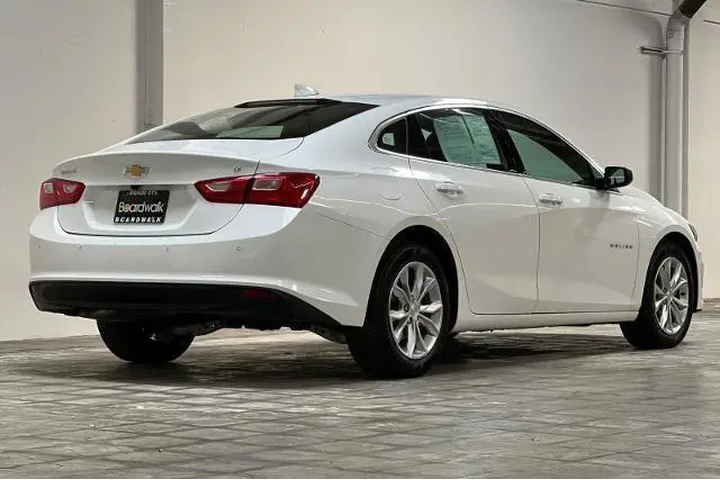 $17555 : Chevrolet Malibu 2024 LT 4dr image 4