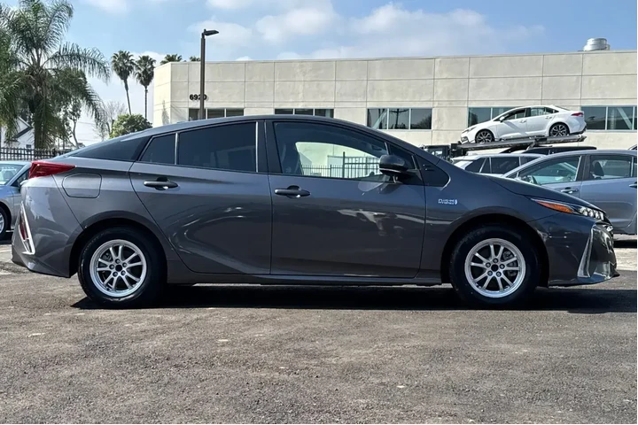 $24989 : Toyota Prius Prime 2022 LE 4 image 3