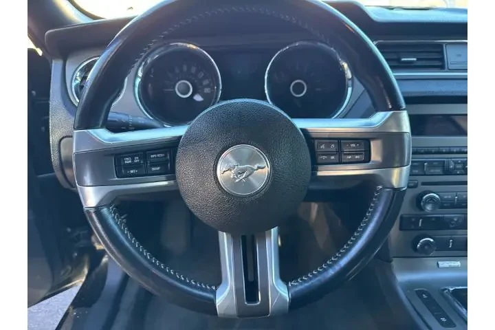 $13680 : Ford Mustang 2014 V6 2dr Con image 9