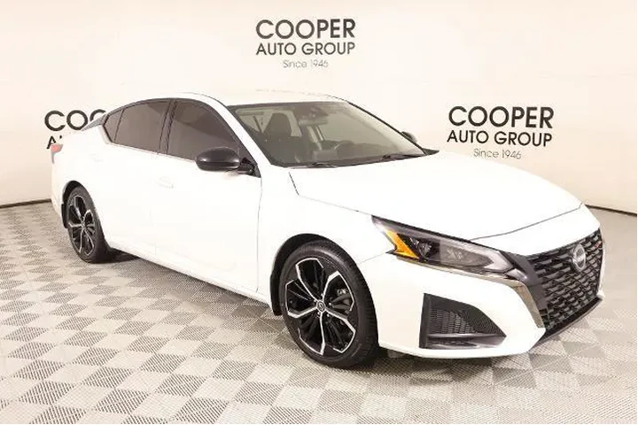 $22735 : Nissan Altima 2024 2.5 SR 4d image 1