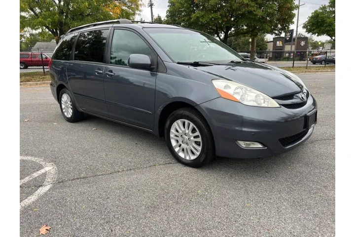 $8500 : 2009 Sienna XLE image 4