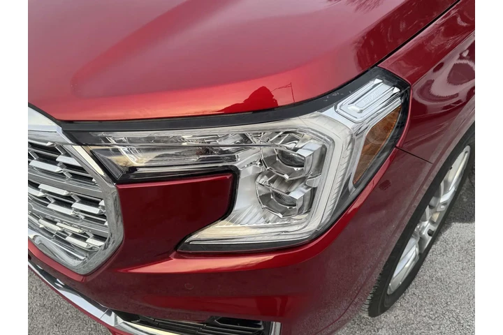 $25985 : GMC Terrain 2023 AWD Denali image 7