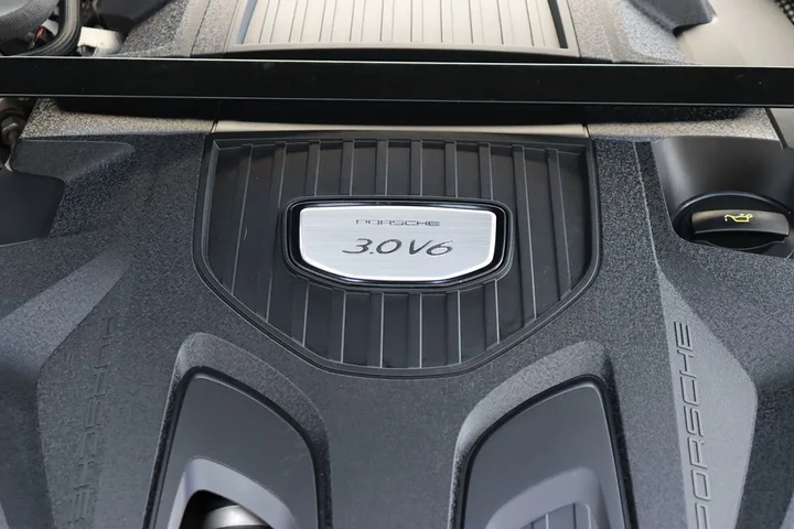 $42998 : 2018 Panamera 4 image 1