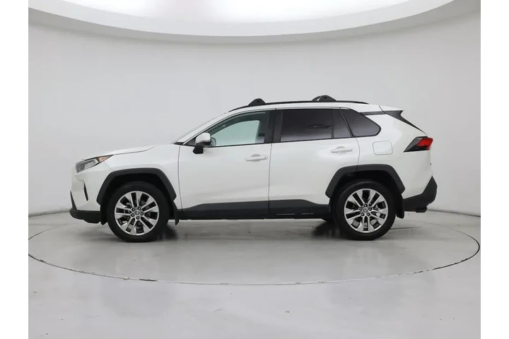 $26998 : Toyota RAV4 2021 XLE Premium image 3