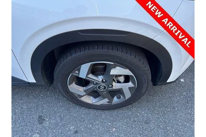 $16598 : Hyundai VENUE 2023 SEL 4dr C image 8