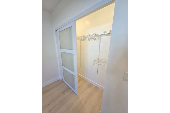 $2045 : Spacious 2 Bed Home in Lynwood image 8