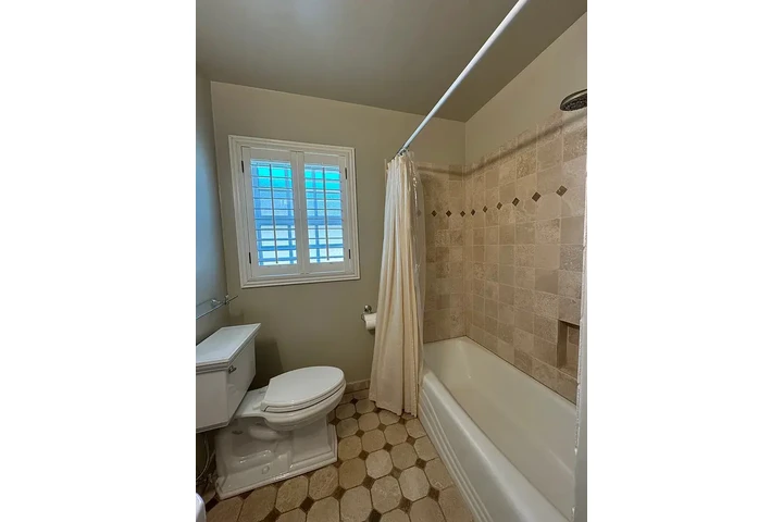 $900 : Beautiful Home...LAKEWOOD,CA image 5